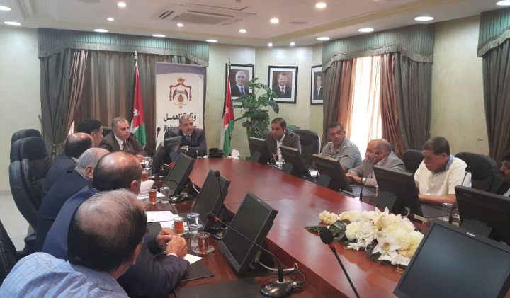 وزير العمل يبحث مع الاتحاد النوعي