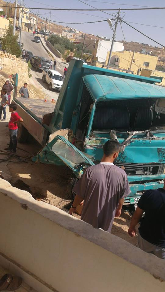 اصابات اثر تدهور «قلاب» في طيبة