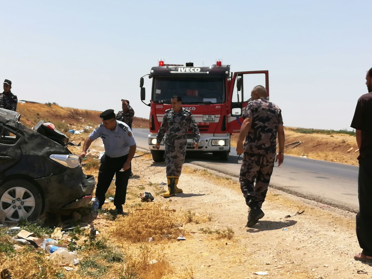 مأدبا.. 5 إصابات إثر تدهور مركبة