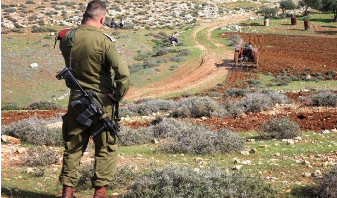 الاحتلال يستولي على مضخات وخزانات مياه