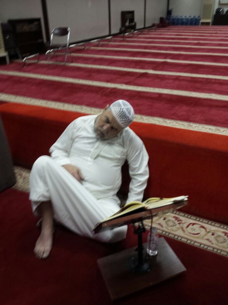 شاهد.. مؤذن مسجد بجدة يفارق الحياة