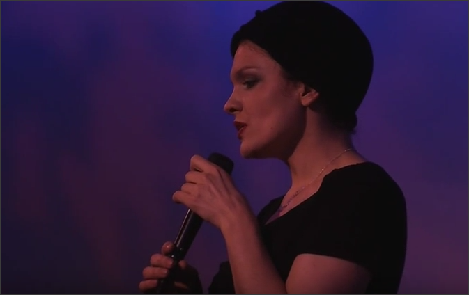 وفاة مغنية فرنسية على المسرح