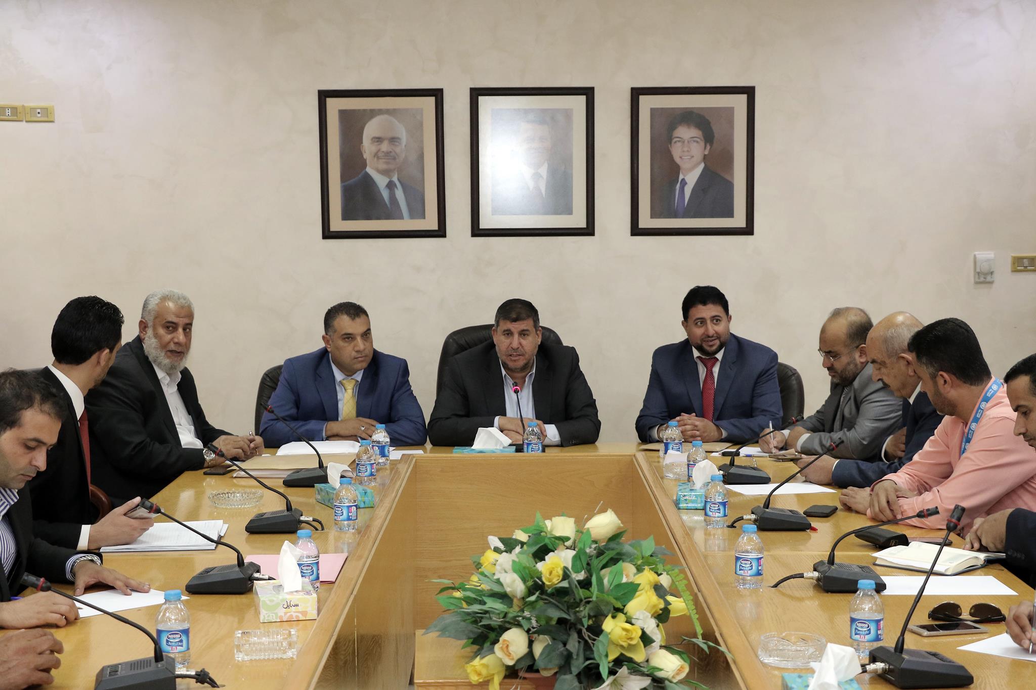 فلسطين النيابية تبحث مطالب معلمي الأونروا