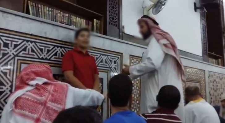 استدعاء طفل أردني للمتصرف لدعوته الناس