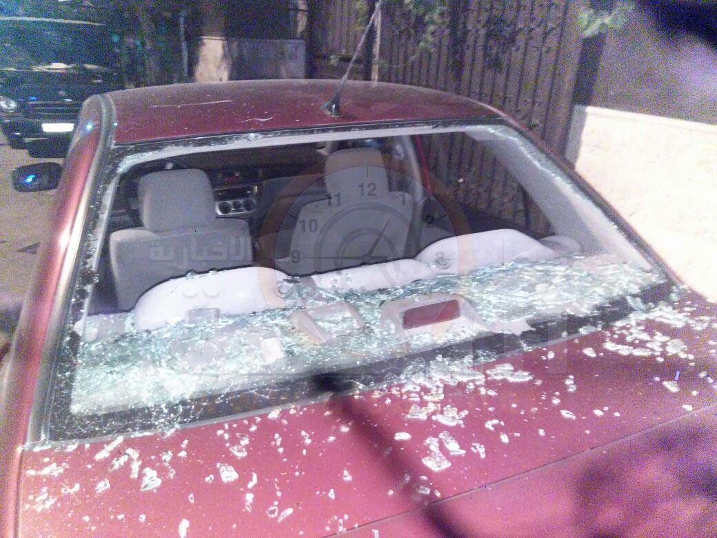 «سكران» يكسر 7 سيارات في ضاحية