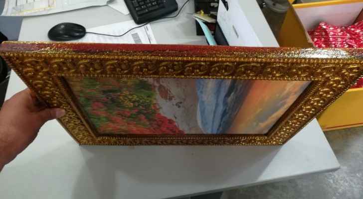 احباط تهريب مخدرات اخفيت داخل «براويز»..