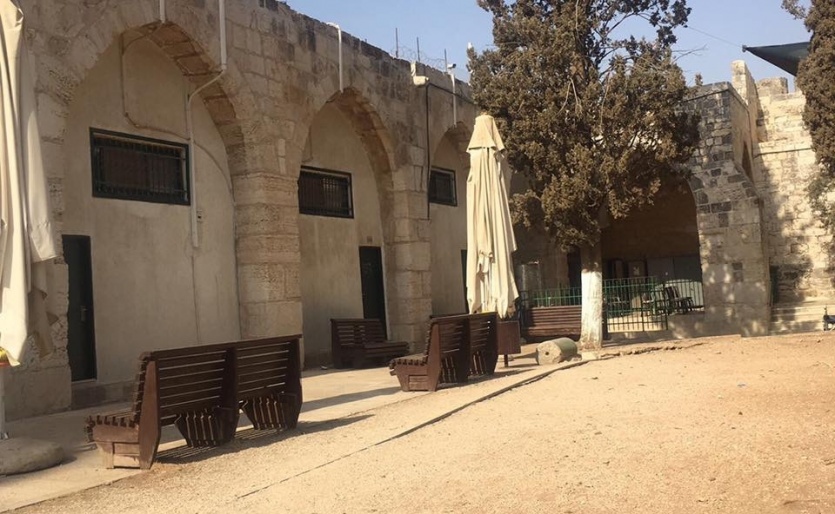 الاحتلال ينصب كاميرات جديدة فوق باب