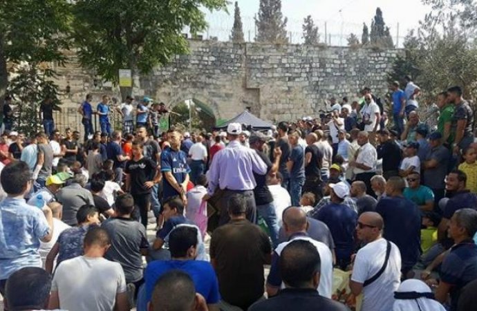 الإحتلال يغلق «الأقصى» ويسمح بالخروج منه