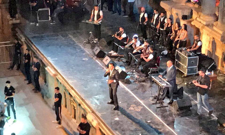 راغب علامة يخطف قلوب الجماهير بمهرجان