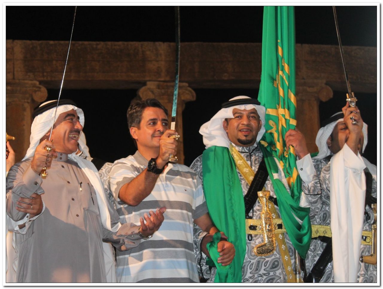 الملحق الثقافي السعودي ومحافظ جرش يؤديان