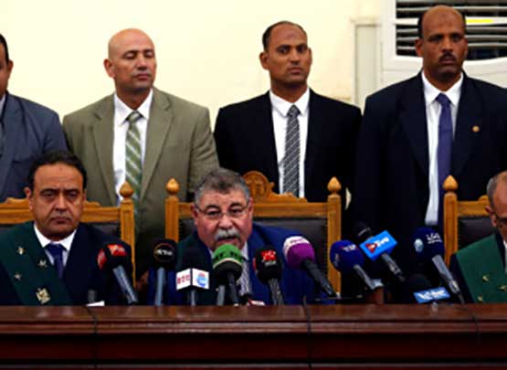 محكمة مصرية تحيل اوراق 8 من