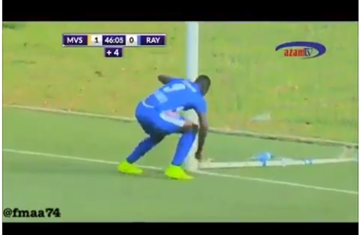 مهاجم يسجل هدفا بعد نزعه سحر