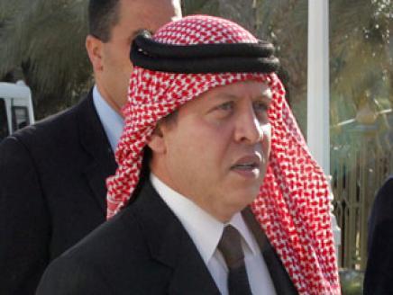 الملك يعزي اللوزي