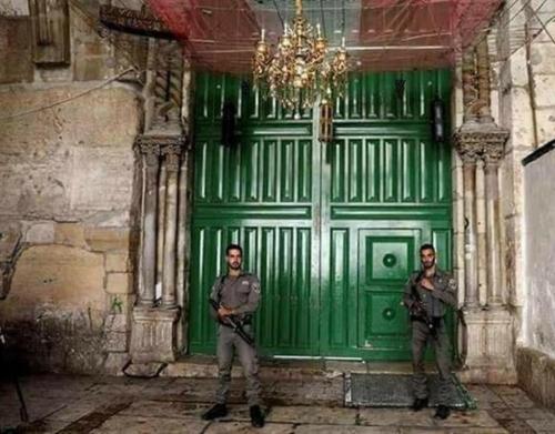 الاحتلال يسرق وثائق وأسرار مهمّة من