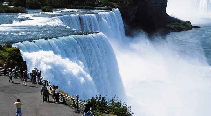 بالفيديو.. تفريغ مياه الصرف الصحي في