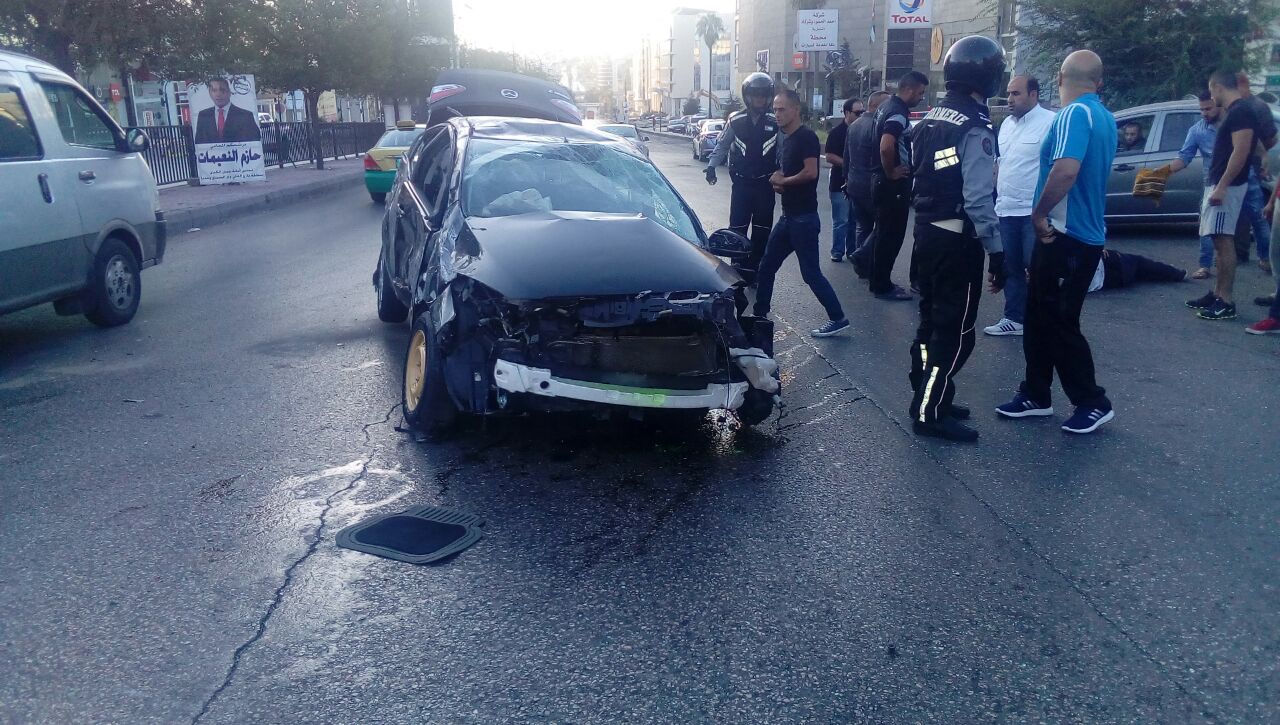 وفاة واصابة بحادث تدهور بشارع مكة