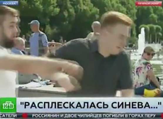 لكمة دون سابق إنذار لمراسل روسي