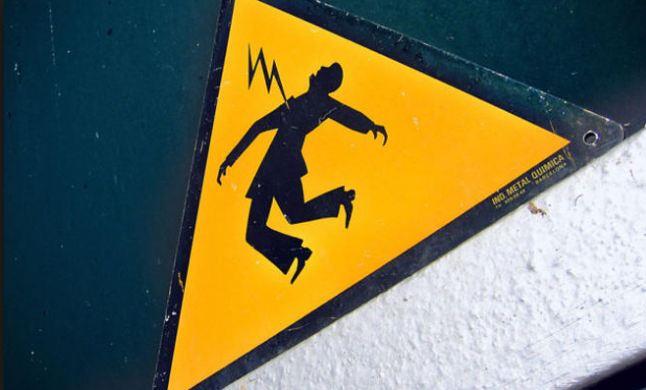 وفاة شاب ثلاثيني بصعقة كهربائية في