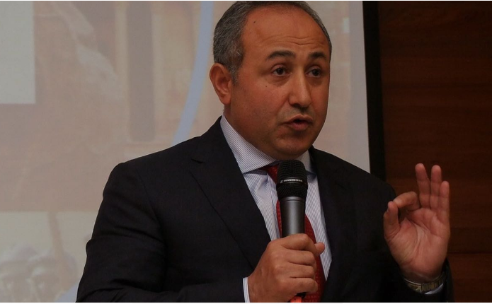 نفاع.. من (جيبه الخاص)