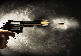 مقتل شخص وإصابة آخر بمشاجرة مسلحة