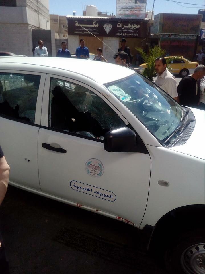بالصور: مطلوب يفتح النار على دورية