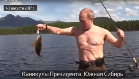 بوتين يغوص في الأعماق ويصطاد الأسماك