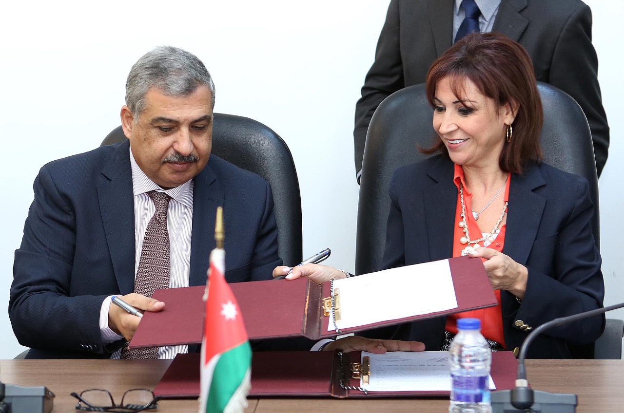 العمل والاتصالات والصحة والبريد يطلقون برامج