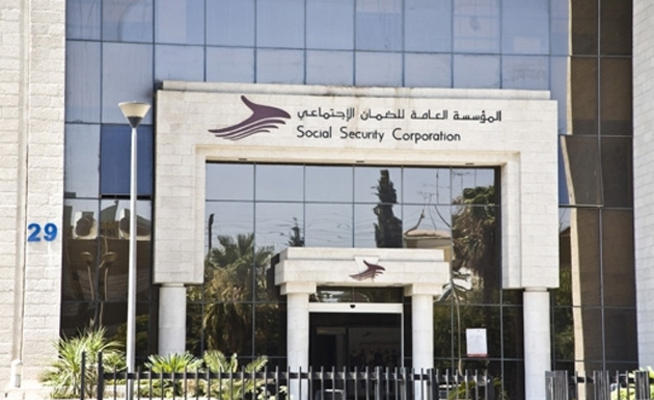 موظفان فقط على «كاونترات الضمان»