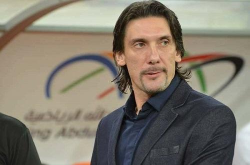 الأمن المصري ينهال بالضرب على مدرب