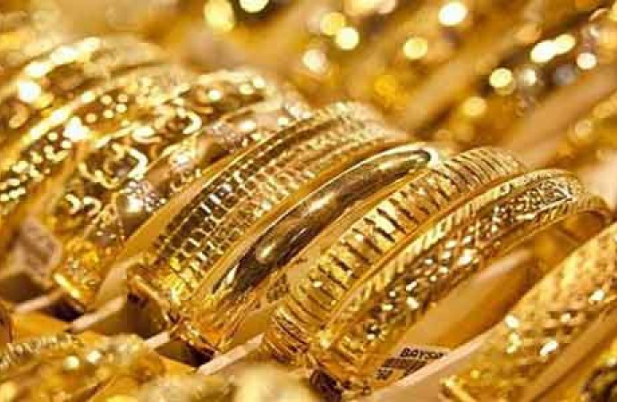 الذهب يرتفع مع هبوط الدولار