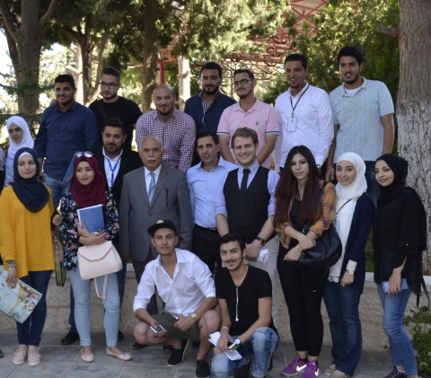 رئيس جامعة عمان الأهلية يلتقي الطلبة