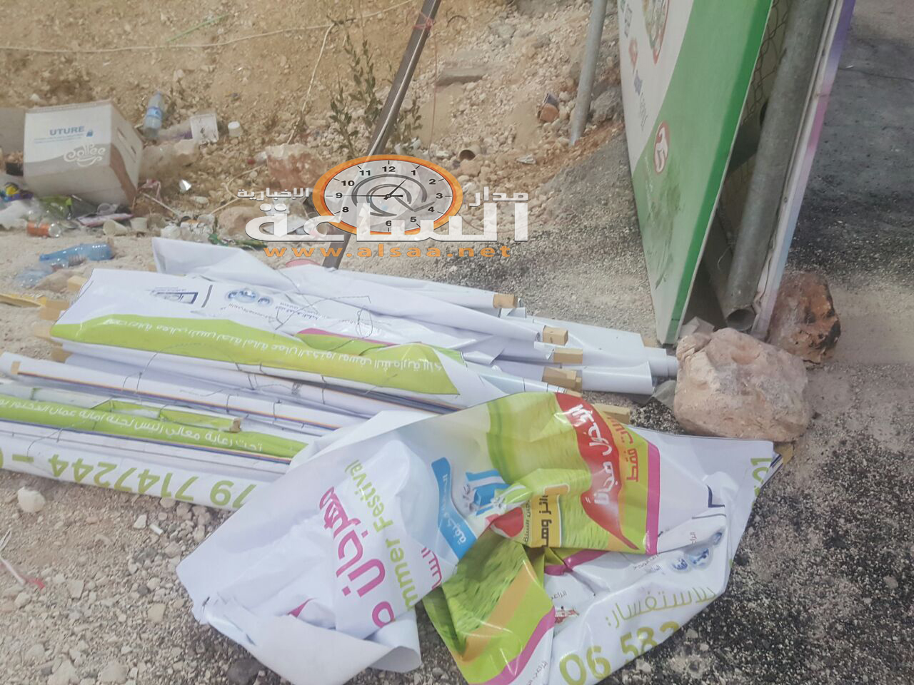«الأشغال» تمزق إعلانات لمهرجان تسوق وسياحي
