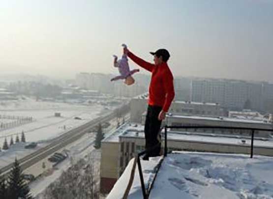 لو شاهدت ما يفعله برضيعه لطالبت