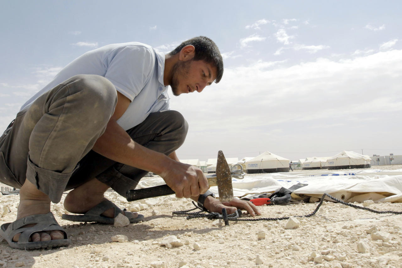 الأردن يمنح تصاريح لعمال البناء السوريين