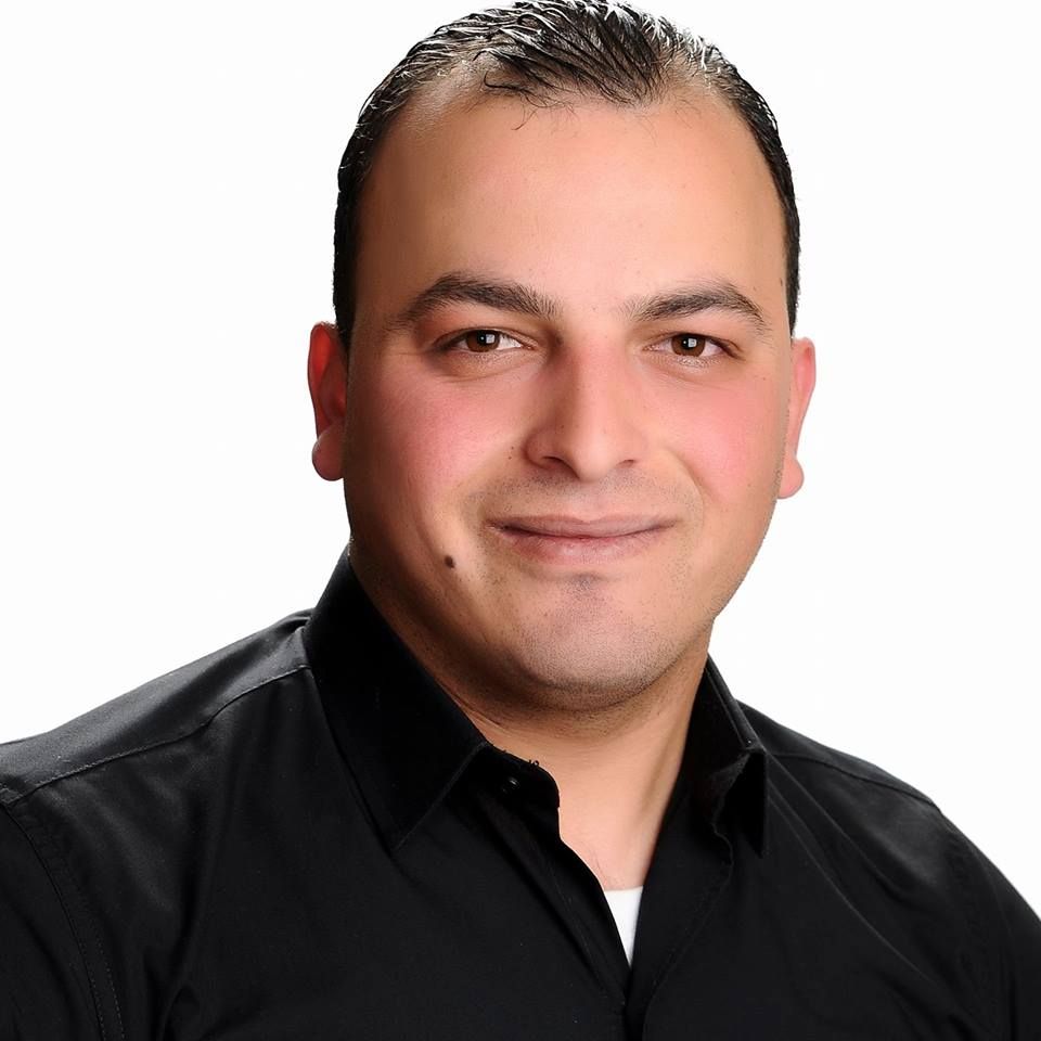 نور الحباشنة يهنئ شقيقته بالثانوية