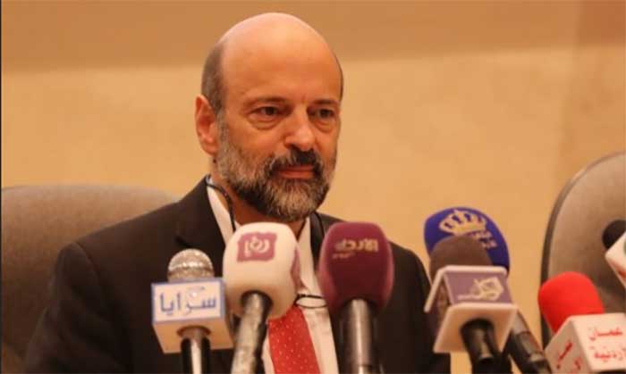 الرزاز يرد على طالبة طلبت منه