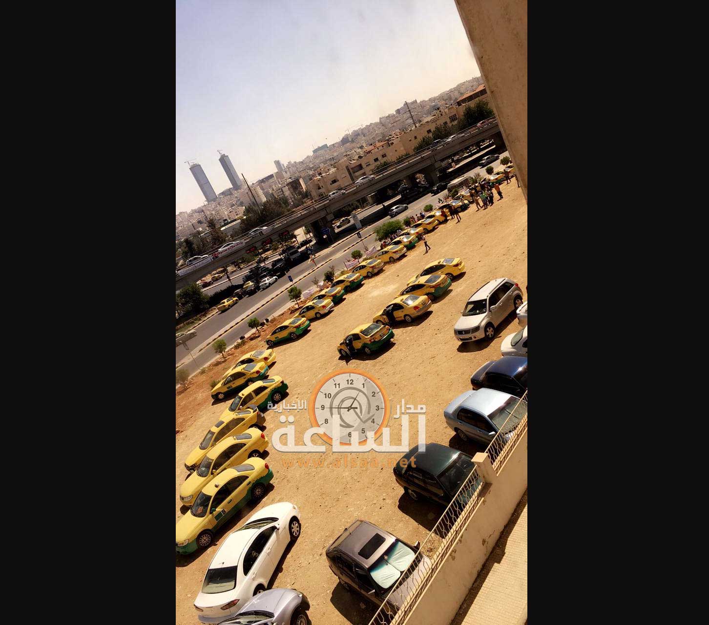الذنيبات خلال لقائه أصحاب التكاسي المعتصمين:
