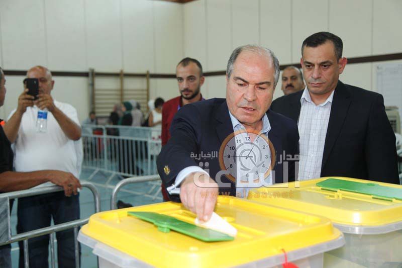 لمن صوت الملقي؟ (صور)