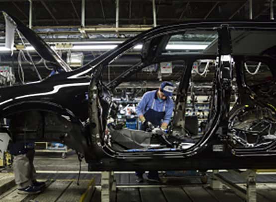 سيارات خشبية أمتن من الفولاذ.. هذا