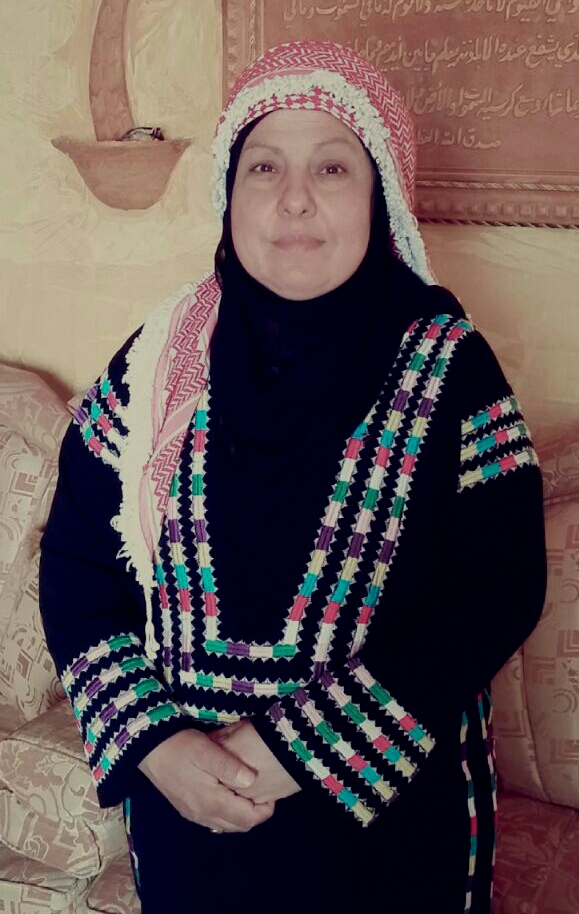 ابو حمور وزوجته يهنئان بسمة احمد