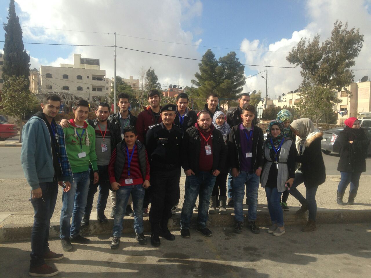 (بصمة وطن) توزع الماء والتمور عن