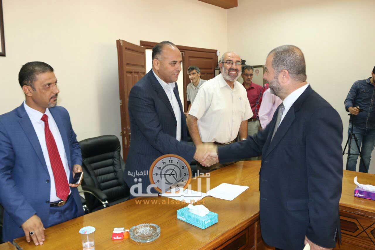 أبو السكر يؤدي اليمين القانونية كرئيس