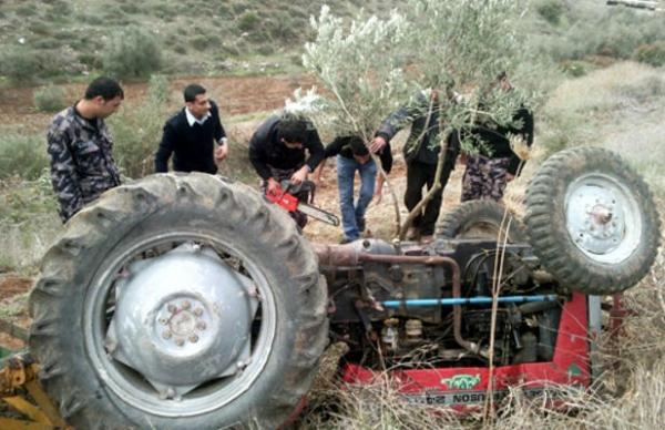 وفاة شخص بتدهور تركتور زراعي في