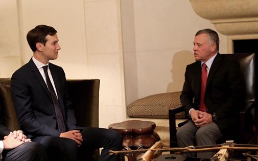 الملك يلتقي كبير مستشاري الرئيس الأمريكي