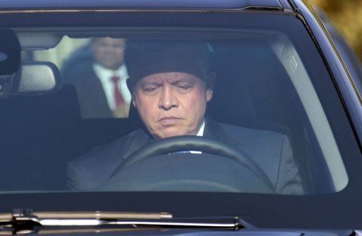 الملك يطلع خلال زيارة مفاجئة لمركز