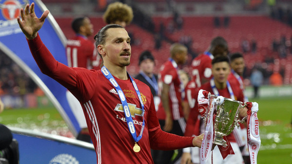 رسميا.. إبراهيموفيتش يعود إلى صفوف يونايتد