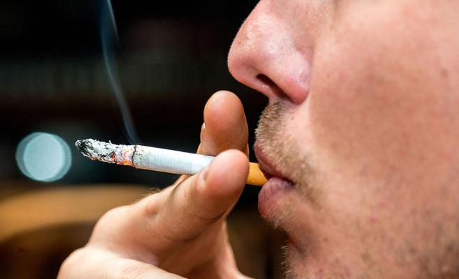 لن تفلت بسيجارتك في الأماكن العامة