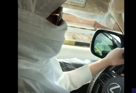 من هي قائدة اللكزس الملثمة؟