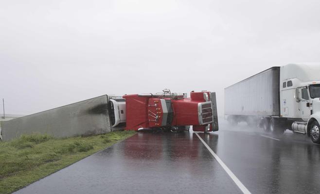 الإعصار ’هارفي‘ يخلف دمارا واسعا في