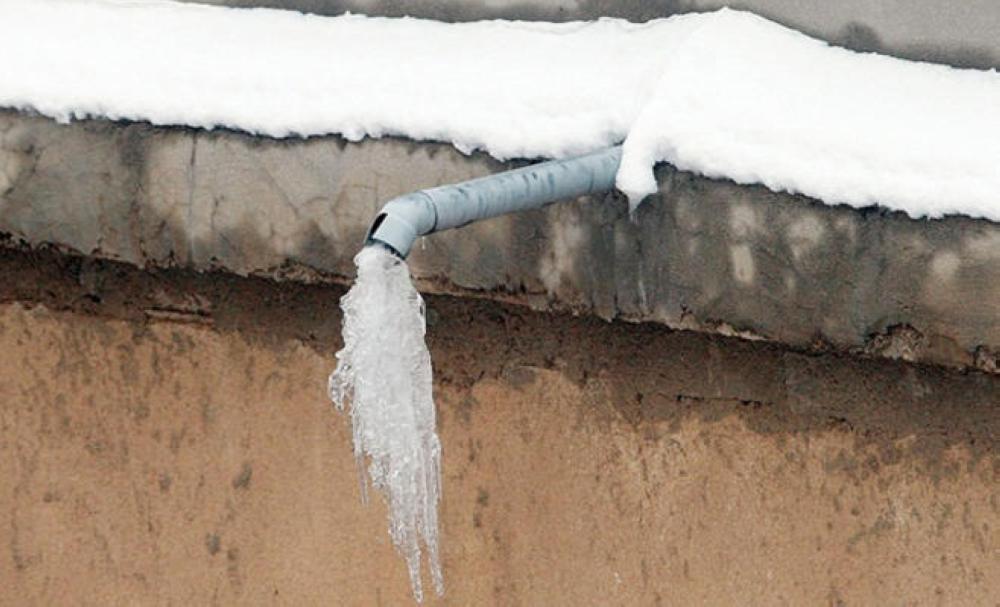 غياب (مزراب الحوش) زاد مشاكل الصيف